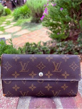 Louis Vuitton Monogram Long Wallet Authentic 1988 DateCode Vintage France